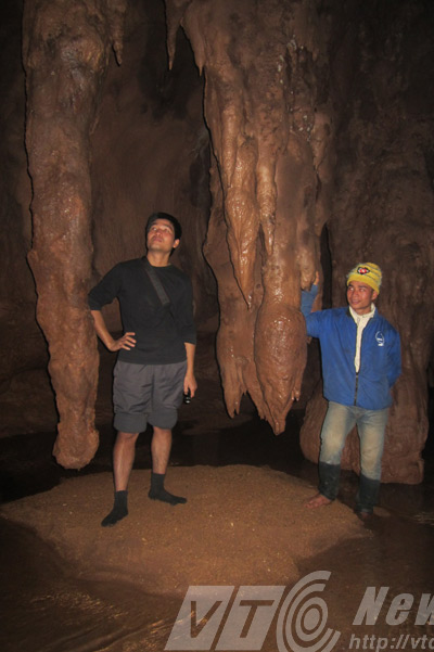 Trăn[-]khổng[-]lồ[-]cứu[-]dân[-]bản[-]khỏi[-]bầy[-]thú[-]dữ